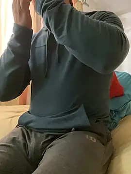 Snapshot of FumesClouds chatting on 12.26.24 FumesClouds online show from 12.26.24