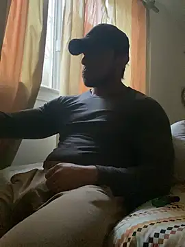 Snapshot of FumesClouds chatting on 12.31.24 FumesClouds online show from 12.31.24