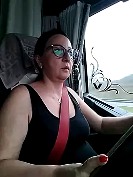 Snapshot of cuplubijoanna chatting on 12.17.25 cuplubijoanna online show from 12.17.25