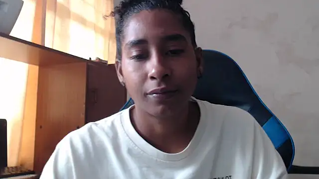 yohatinelly07 online show from 11.17.25