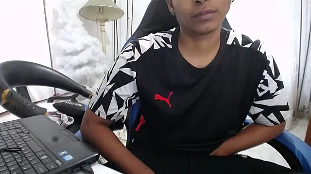 yohatinelly07 online show from 11.28.25