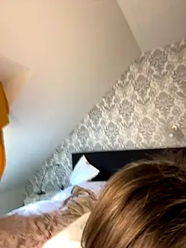 Snapshot of JuicyFruits93 chatting on 09.30.25 JuicyFruits93 online show from 09.30.25