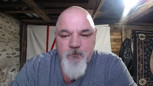 Newfiesausage1972 online show from 11.29.25