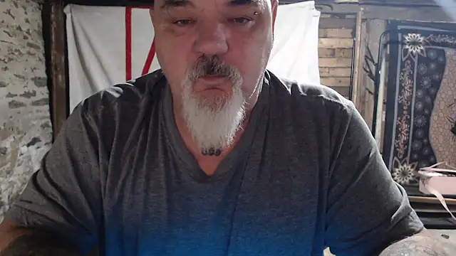 Newfiesausage1972 online show from 01.15.26