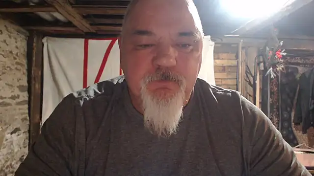 Newfiesausage1972 online show from 02.01.26