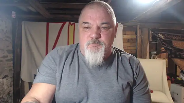 Newfiesausage1972 online show from 02.11.26