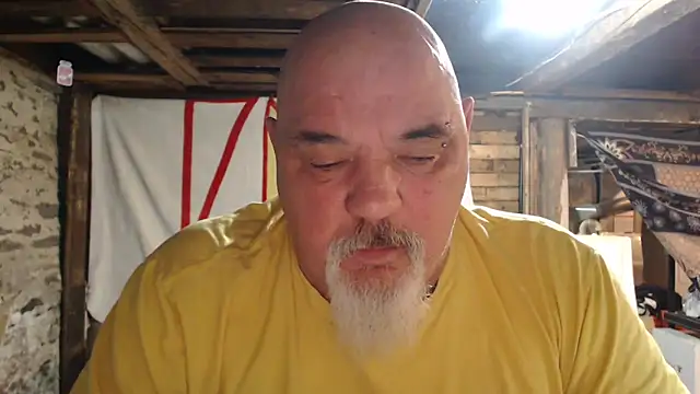 Newfiesausage1972 online show from 02.15.26