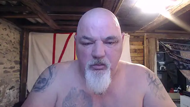 Newfiesausage1972 online show from 03.21.26