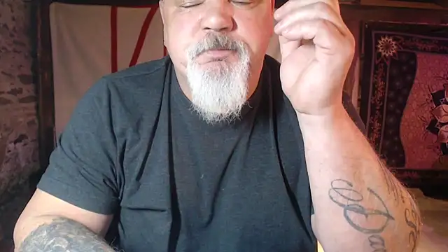 Newfiesausage1972 online show from 03.28.26