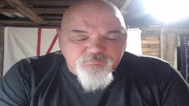 Newfiesausage1972 online show from 04.16.26