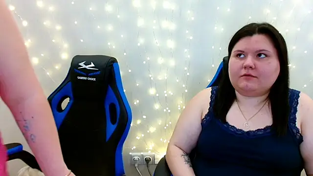 Snapshot of BeckyAndHellen chatting on 02.05.26 BeckyAndHellen online show from 02.05.26