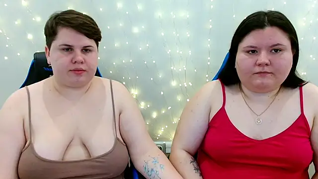 Snapshot of BeckyAndHellen chatting on 03.01.26 BeckyAndHellen online show from 03.01.26