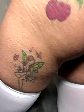 Snapshot of Shuggabutt chatting on 10.25.25 Shuggabutt online show from 10.25.25