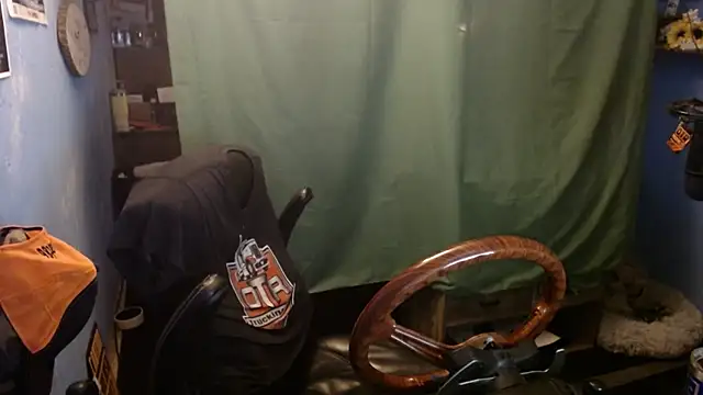 Snapshot of long_thinmint86 chatting on 01.14.25 long thinmint86 online show from 01.14.25