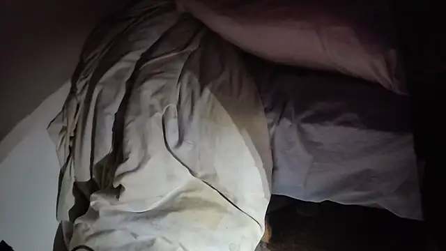 Snapshot of MartaMoon96 chatting on 10.28.25 MartaMoon96 online show from 10.28.25