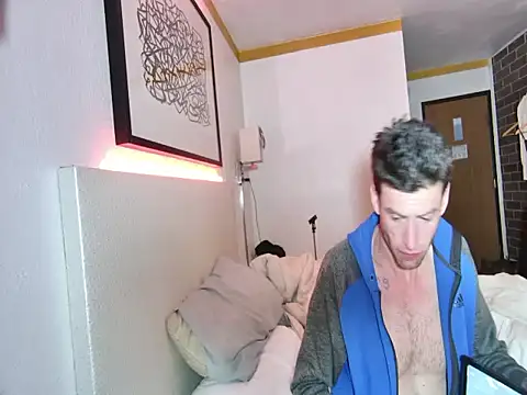 Snapshot of savageconfidence chatting on 10.27.25 savageconfidence online show from 10.27.25