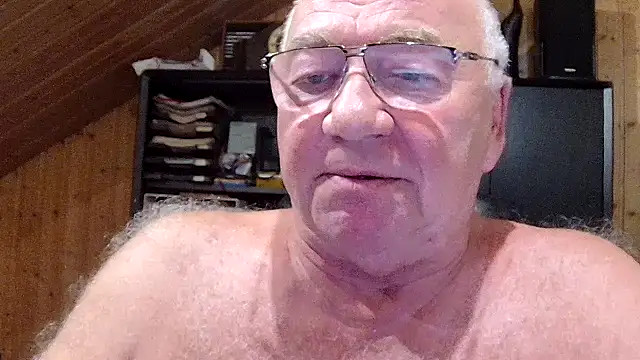 Snapshot of biggandybig chatting on 07.18.26 biggandybig online show from 07.18.26