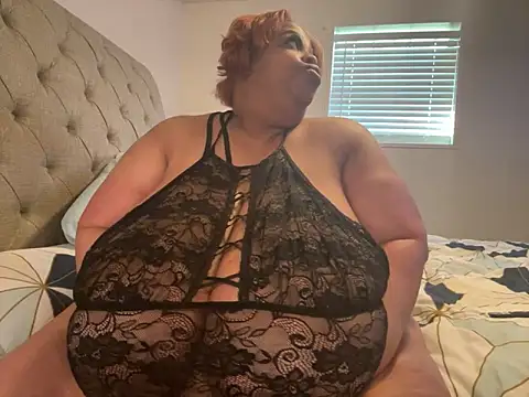 Missredboneo12 online show from 10.02.25