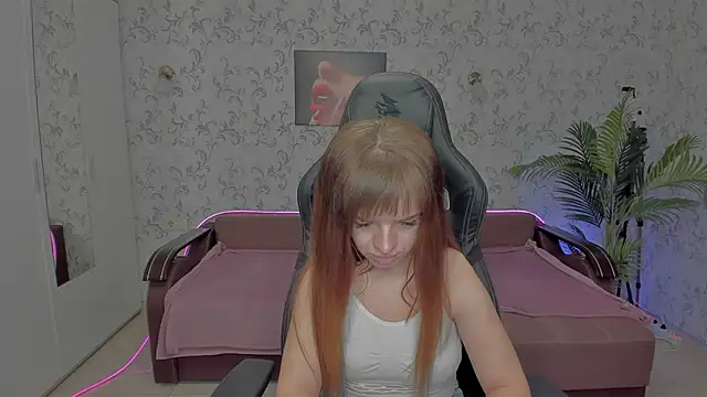 Eva Rosec online show from 12.12.24