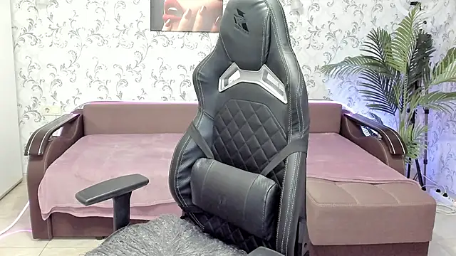 Eva Rosec online show from 12.19.24