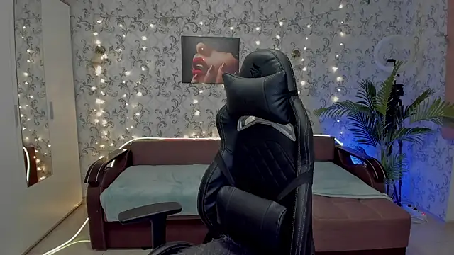 Eva Rosec online show from 12.25.24