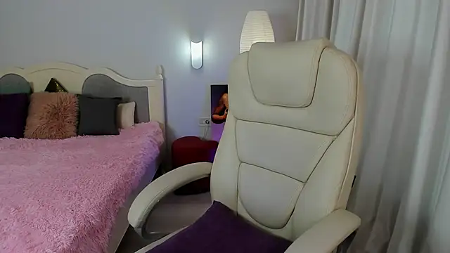 Eva Rosec online show from 01.18.25