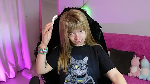 Eva Rosec online show from 11.13.25