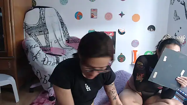 Snapshot of Yaumiko chatting on 02.20.25 Yaumiko online show from 02.20.25