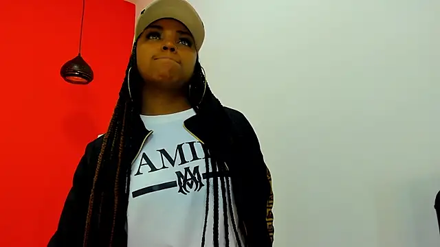 Snapshot of malu_horny_69 chatting on 12.22.24 malu horny 69 online show from 12.22.24