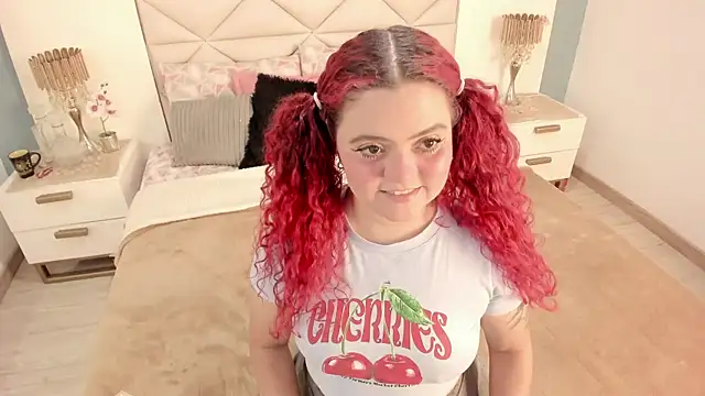 Twwiiggy online show from 10.21.25