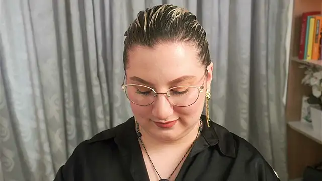 Ximenna Cruz online show from 03.26.26