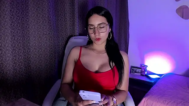 Snapshot of ValentinaaF chatting on 09.09.25 ValentinaaF online show from 09.09.25