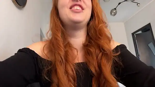 Snapshot of Chaptertoo chatting on 09.20.25 Chaptertoo online show from 09.20.25