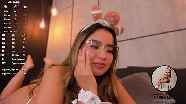 Snapshot of danii_hill_ chatting on 12.23.24 danii hill online show from 12.23.24