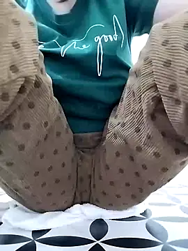 Snapshot of Mie610 chatting on 12.11.24 Mie610 online show from 12.11.24