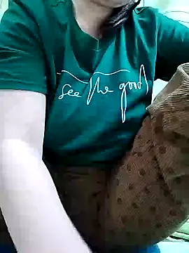 Snapshot of Mie610 chatting on 12.24.24 Mie610 online show from 12.24.24