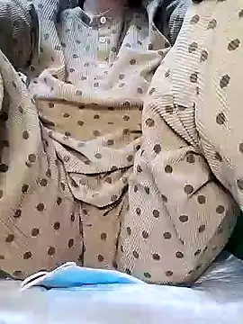 Snapshot of Mie610 chatting on 01.08.25 Mie610 online show from 01.08.25