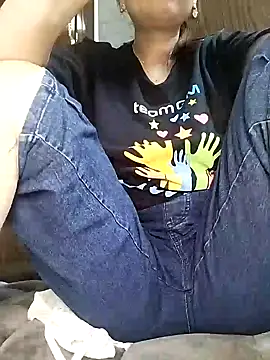 Snapshot of Mie610 chatting on 01.24.25 Mie610 online show from 01.24.25