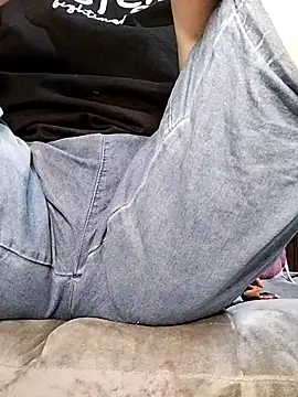 Snapshot of Mie610 chatting on 02.17.25 Mie610 online show from 02.17.25