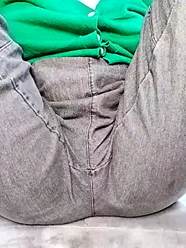 Snapshot of Mie610 chatting on 02.18.25 Mie610 online show from 02.18.25