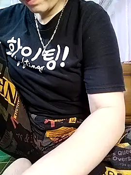 Snapshot of Mie610 chatting on 09.19.25 Mie610 online show from 09.19.25