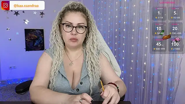 misskaassandraa online show from 12.24.24