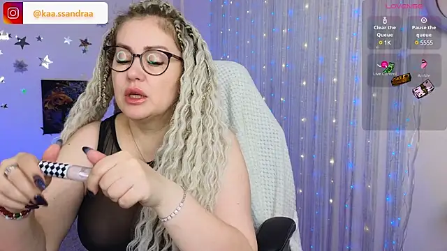 misskaassandraa online show from 12.26.24