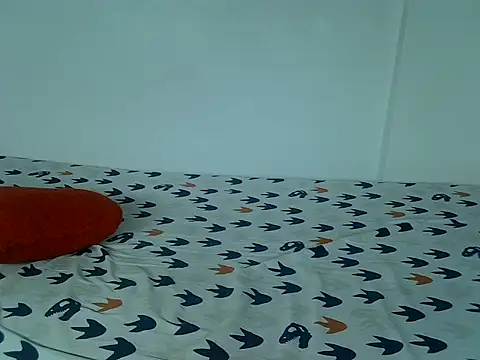 laetitia  online show from 11.08.25