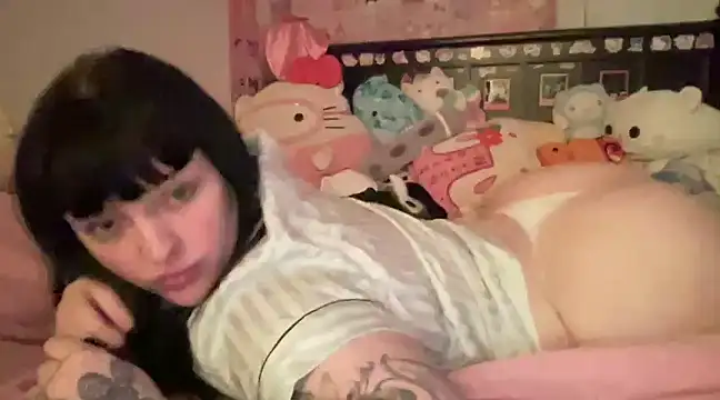 Snapshot of FaeKelly chatting on 02.04.25 FaeKelly online show from 02.04.25