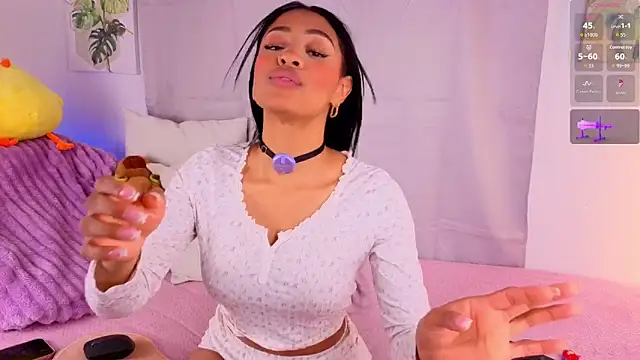 Snapshot of Heily_Fox chatting on 11.10.25 Heily Fox online show from 11.10.25