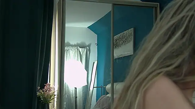 Snapshot of Yanira_Muslim chatting on 02.21.25 Yanira Muslim online show from 02.21.25