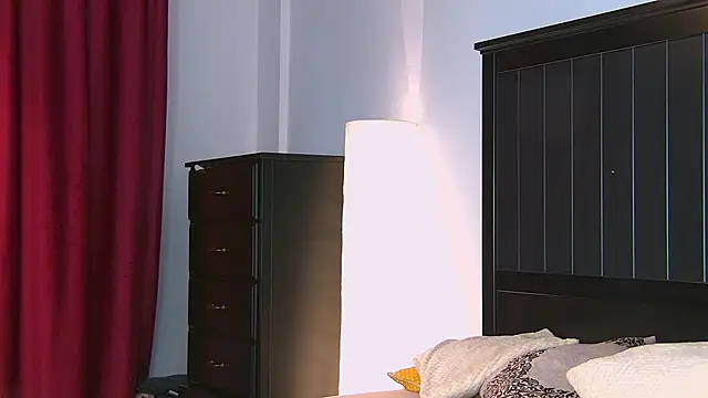 Snapshot of Yanira_Muslim chatting on 09.17.25 Yanira Muslim online show from 09.17.25