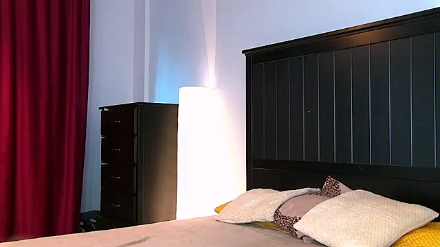 Snapshot of Yanira_Muslim chatting on 09.22.25 Yanira Muslim online show from 09.22.25