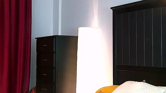 Snapshot of Yanira_Muslim chatting on 10.14.25 Yanira Muslim online show from 10.14.25